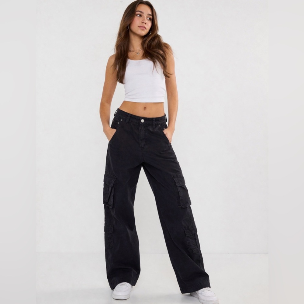 Hollister Ultra High Rise Baggy Cargo Pants Black Wide Leg Size 00R - W24R
